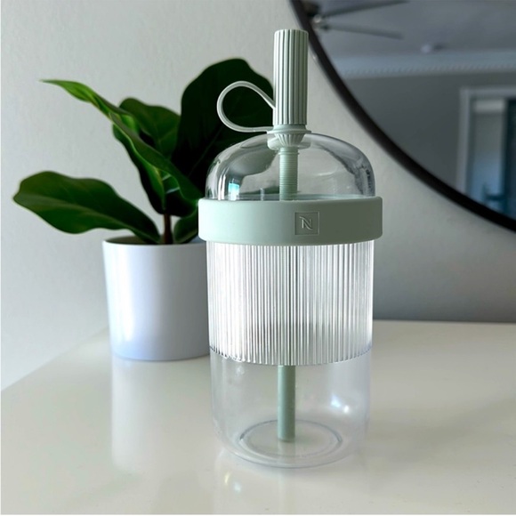 Nespresso Virtuo Pop+ Coffee and Espresso Machine + Coffee Tumbler by DeLonghi - Picture 4 of 15